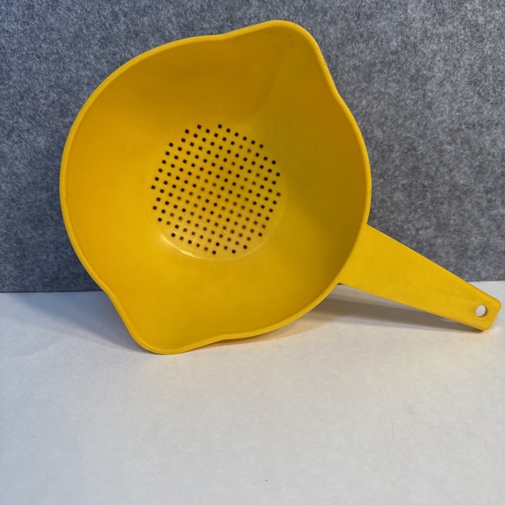 Tupperware 1 Qt Colander 1200 Strainer Yellow 2  USA 6.75x3" Vintage